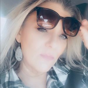 Meet your Posher, Melony